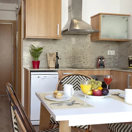 Mh S. Familia Apartment *