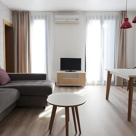 Mh S. Familia Apartment *