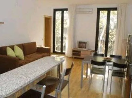 Mh S. Familia Apartment