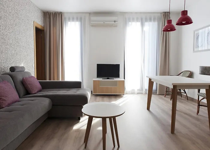 Mh S. Familia Apartment *