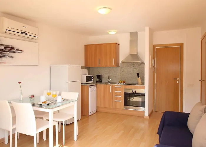 Mh S. Familia Apartment