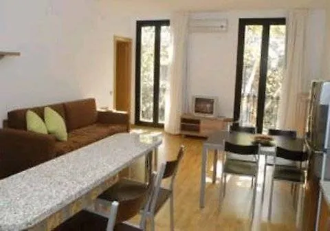 Mh S. Familia Apartment